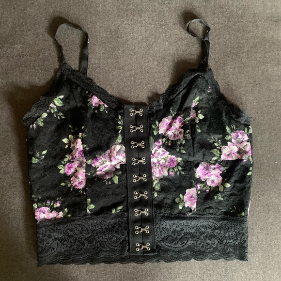 Forever 21 Tops - Black crop top with purple flowers